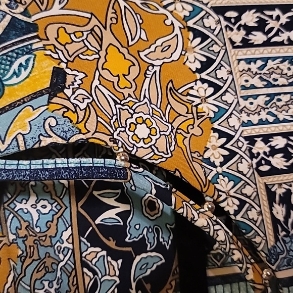 Chico’s Travelers 1/M Tunic Length Blue /Grey Pattern Top Stretchy - Picture 3 of 5